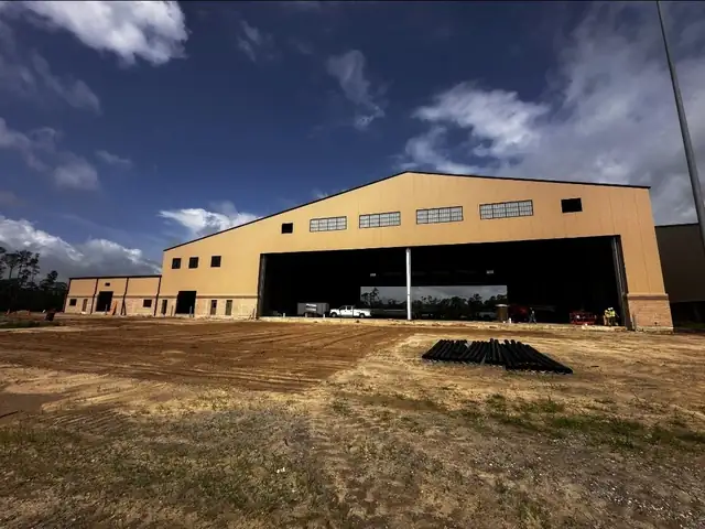 Structural steel and metal building erection on a military hangar